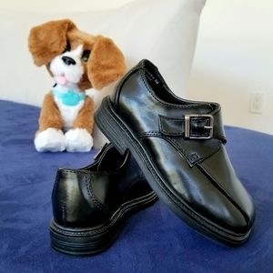 Boys LIKE NEW Leather Dress Shoes.